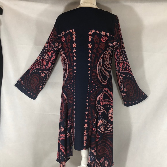 Copy = NWT= BCBG MAXAZRIA TUNIC , Size M , Navy Combo . - Picture 3 of 8